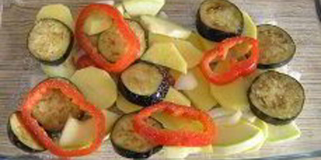 Рецепт тефтели по-гречески с запеченными овощами