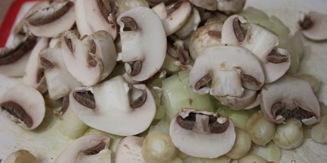 Рецепт тефтели с гречкой в сметанно-грибном соусе