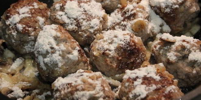 Рецепт тефтели с гречкой в сметанно-грибном соусе