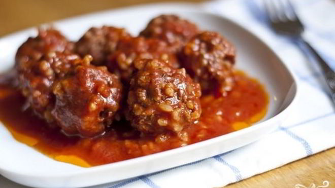 Рецепт Тефтели с рисом в томатном соусе