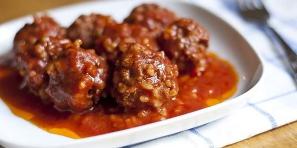 Как приготовить тефтели с рисом в томатном соусе