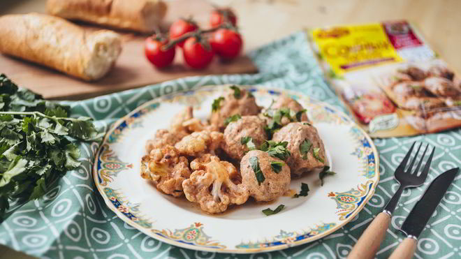 Рецепт Тефтели с цветной капустой в сливочно-томатном соусе