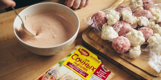 Рецепт тефтели с цветной капустой в сливочно-томатном соусе