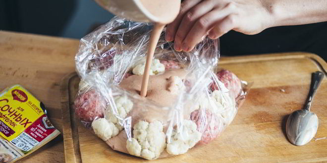 Рецепт тефтели с цветной капустой в сливочно-томатном соусе