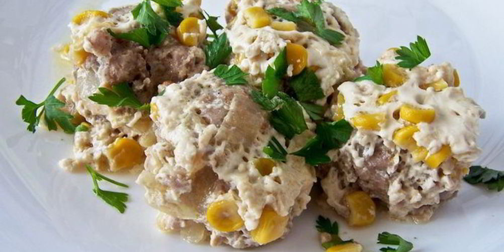 Как приготовить тефтели в сливочном соусе с кукурузой