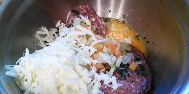 Рецепт тефтели, запеченные с моцареллой