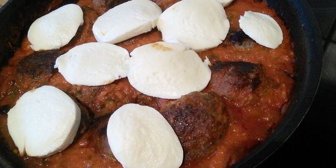 Рецепт тефтели, запеченные с моцареллой