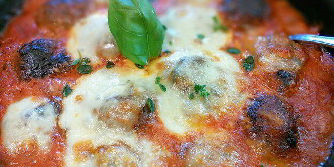 Рецепт тефтели, запеченные с моцареллой