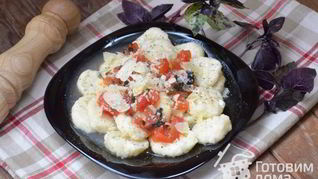 Рецепт Творожные ньокки с соусом из помидоров и базилика
