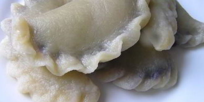 Рецепт вареники с черникой и соусом под шафе