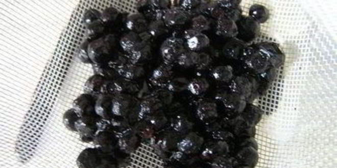 Рецепт вареники с черникой и соусом под шафе