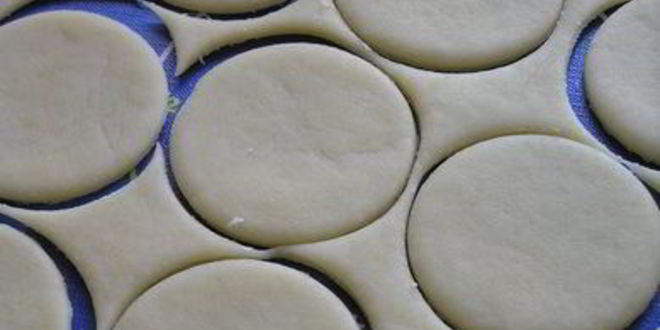 Рецепт вареники с черникой и соусом под шафе