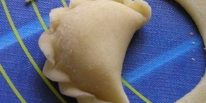 Рецепт вареники с черникой и соусом под шафе