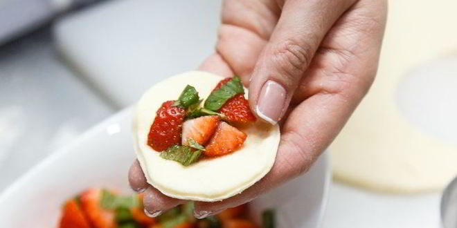 Рецепт вареники с клубникой