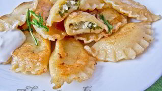 Рецепт Вареники с творогом и черемшой