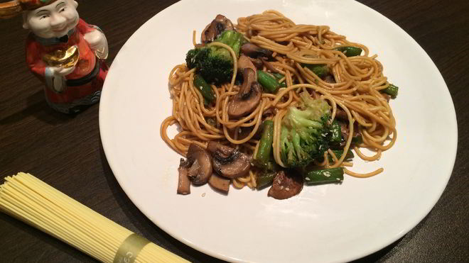 Рецепт Яичная лапша с брокколи и грибами