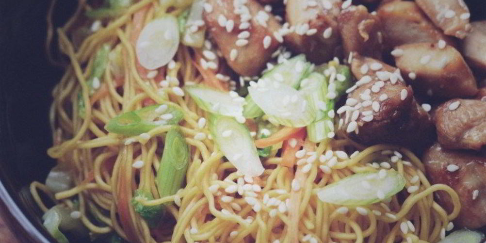 Как приготовить яичная лапша с курицей и сладким перцем по-азиатски