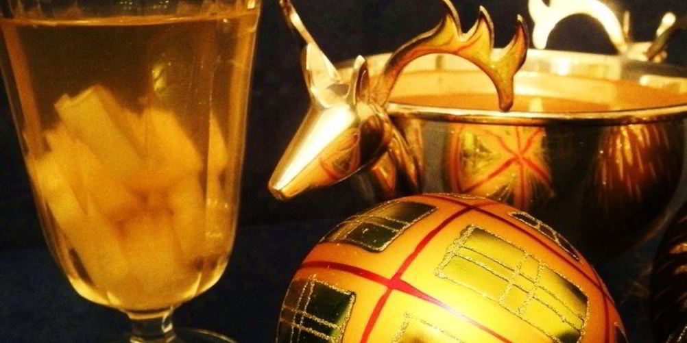 Как приготовить алкогольный коктейль с ананасами и шампанским