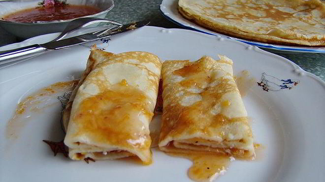 Рецепт Блинчики с клубнично-апельсиновым сиропом