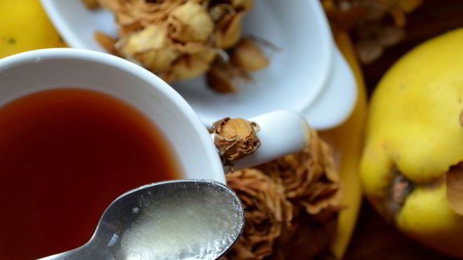 Рецепт Чайный напиток с айвой и корицей