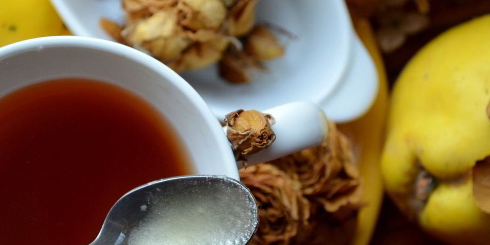 Как приготовить чайный напиток с айвой и корицей