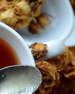 Чайный напиток с айвой и корицей