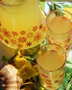 Имбирный напиток с лимоном и розмарином