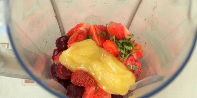 Рецепт клубнично-вишневый коктейль