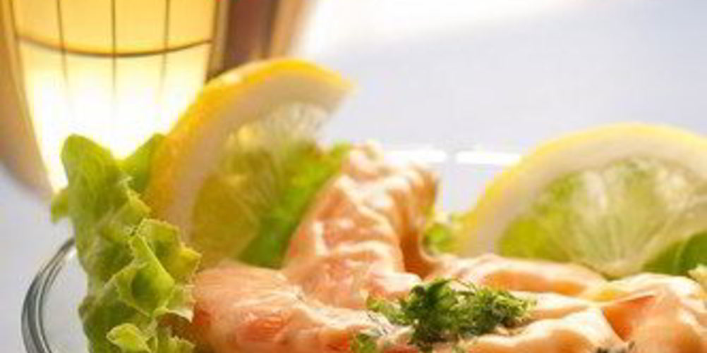 Как приготовить коктейль из королевских креветок с черри и йогуртово-лимонным соусом