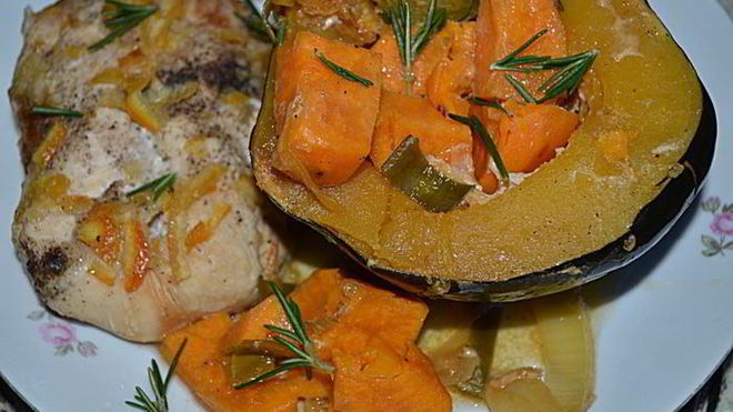 Рецепт Куриные грудки в апельсиново-кленовом сиропе с акорн тыквой и сладким картофелем