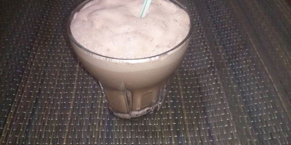 Как приготовить шоколадно-мятный коктейль