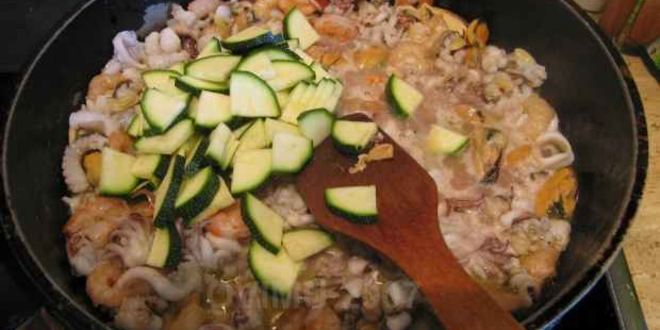 Рецепт спагетти с морским коктейлем