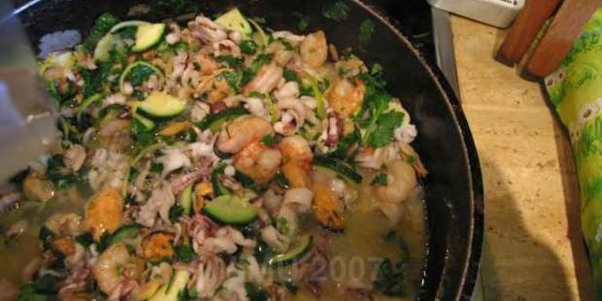 Рецепт спагетти с морским коктейлем