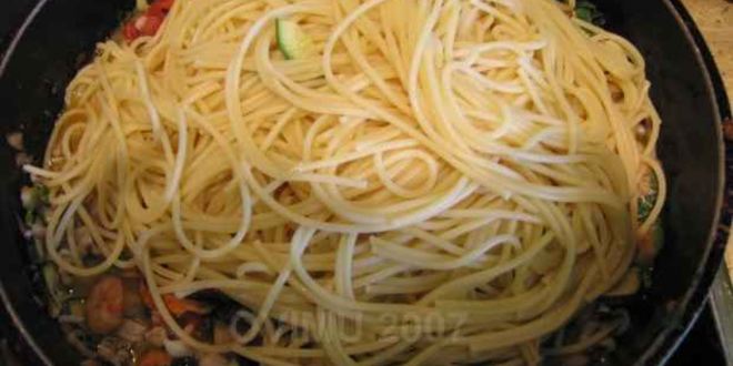 Рецепт спагетти с морским коктейлем