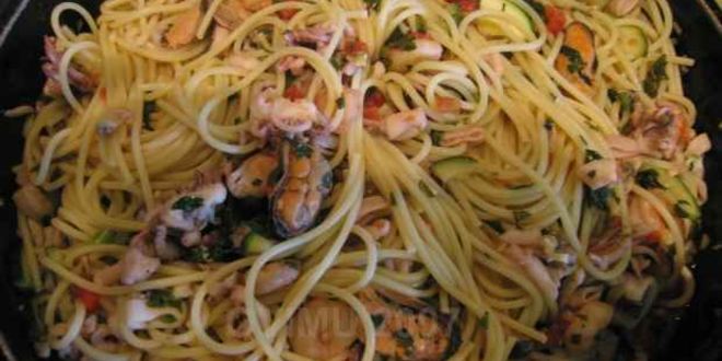 Рецепт спагетти с морским коктейлем