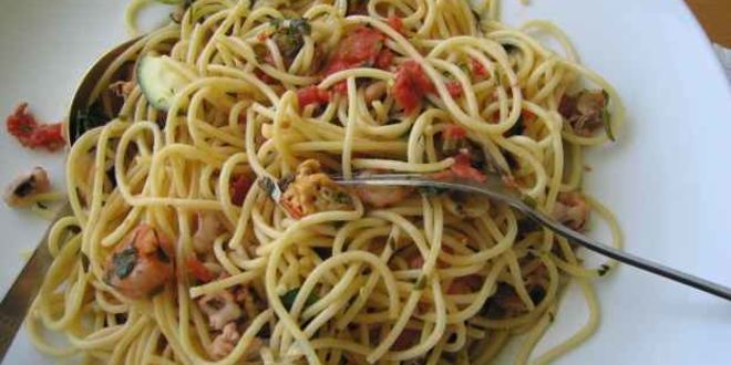 Рецепт спагетти с морским коктейлем