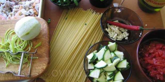 Рецепт спагетти с морским коктейлем