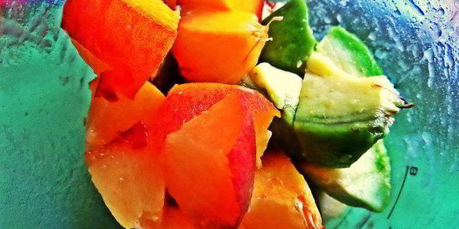 Рецепт яблочный густой коктейль с авокадо и персиком