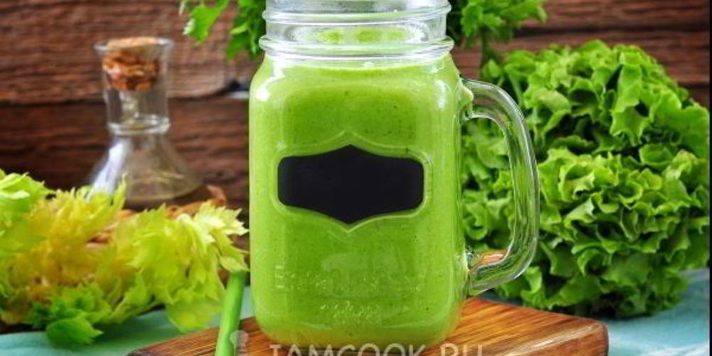 Как приготовить зеленый коктейль из шпината, петрушки, груши и сельдерея