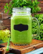 Зеленый коктейль из шпината, петрушки, груши и сельдерея