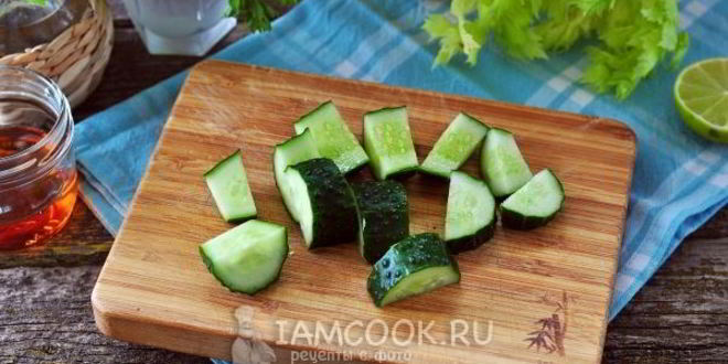 Рецепт зеленый коктейль из шпината, петрушки, груши и сельдерея