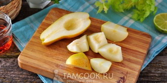 Рецепт зеленый коктейль из шпината, петрушки, груши и сельдерея