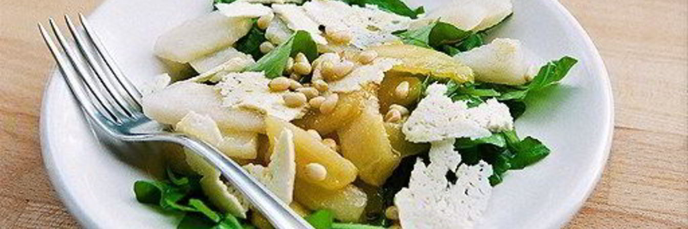 Рецепт Грушевый салат с рукколой и овечьим сыром