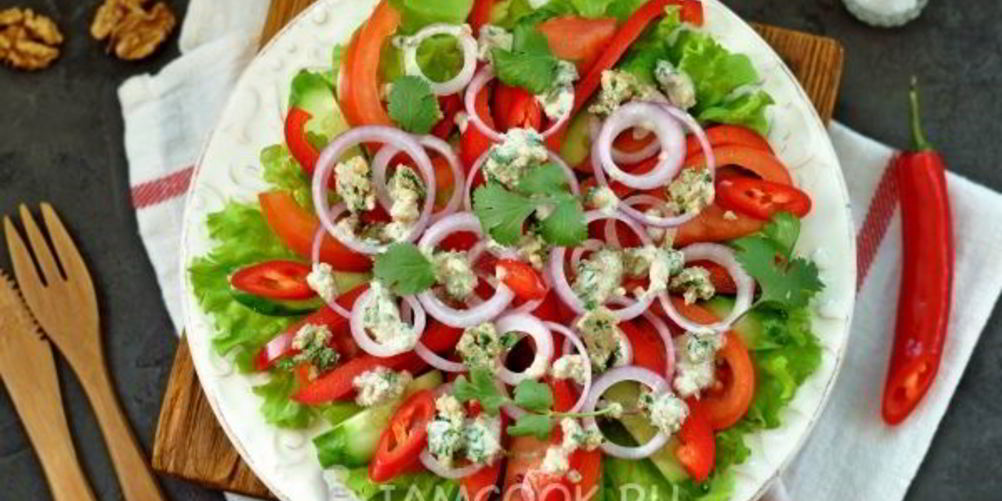 Как приготовить грузинский салат с ореховой заправкой