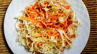 Рецепт Летний салат из капусты со жгучим перцем