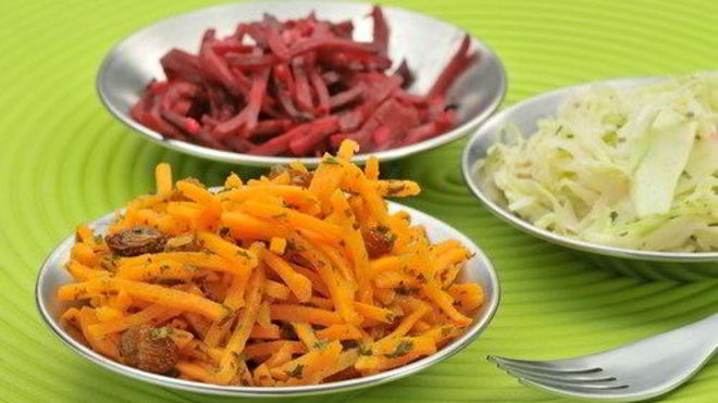 Рецепт Морковный салат с изюмом и апельсиновым ароматом