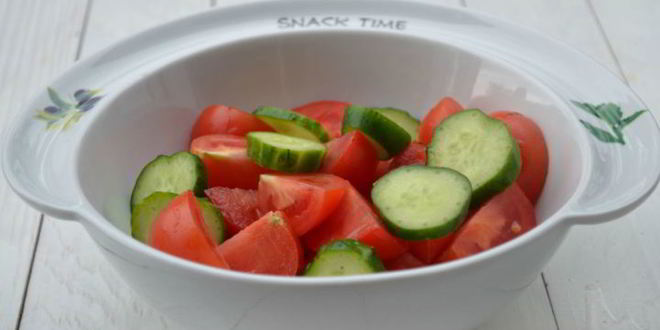 Рецепт овощной салат с сырными шариками