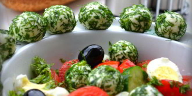 Рецепт овощной салат с сырными шариками