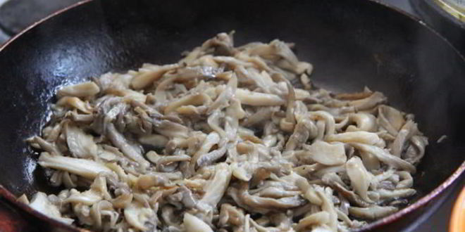 Рецепт пикантный салат из баклажан и вешенок