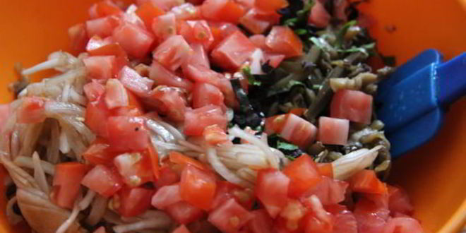 Рецепт пикантный салат из баклажан и вешенок